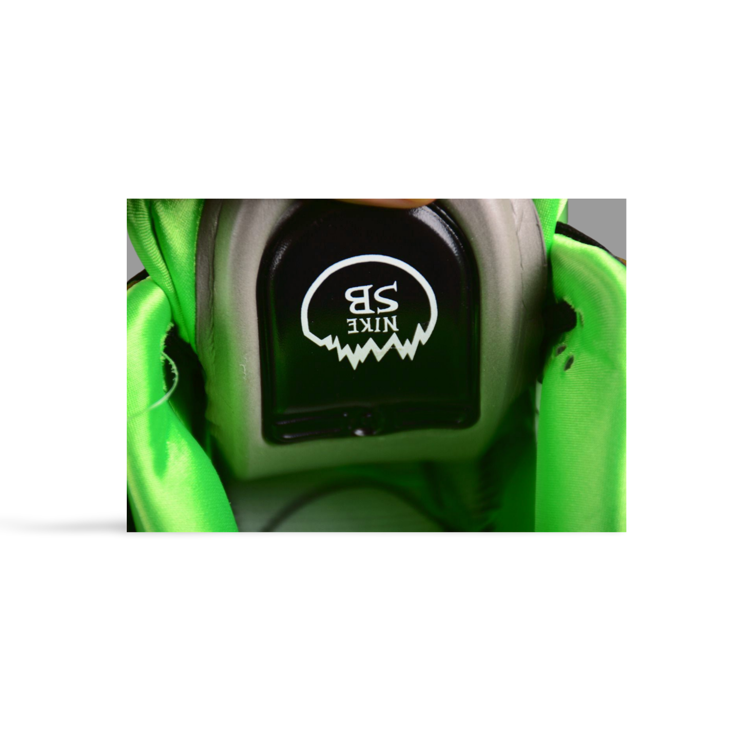 Dunk SB Low x The Powerpuff Girls Buttercup